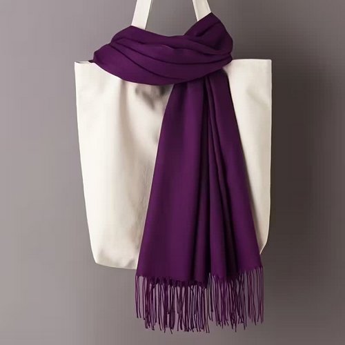 Eleganter Schal mit Fransen