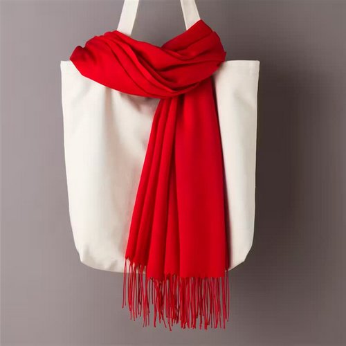 Eleganter Schal mit Fransen